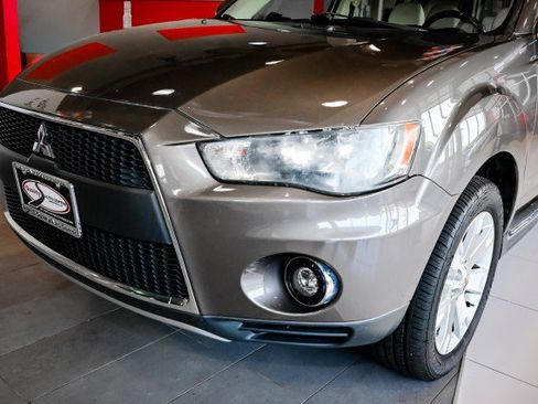Used 2010 Mitsubishi Outlander SE AWD/4WD image 9