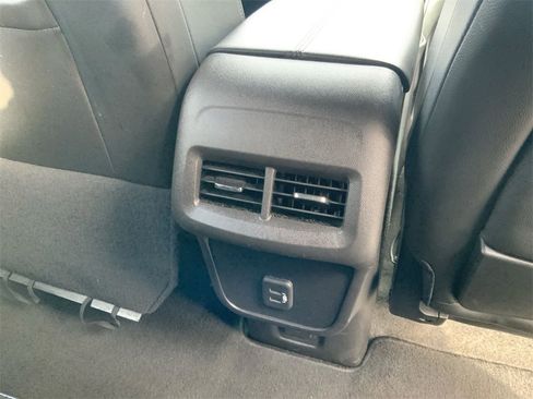 Used 2024 GMC Terrain SLT image 29