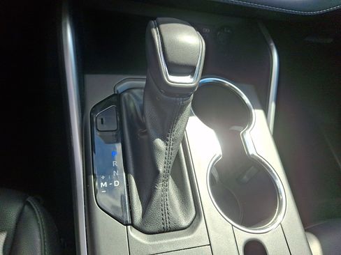 Used 2022 Toyota Highlander XSE image 16