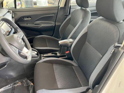 Used 2025 Nissan Versa SV image 32