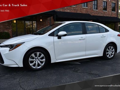 Used 2025 Toyota Corolla LE FWD image 1