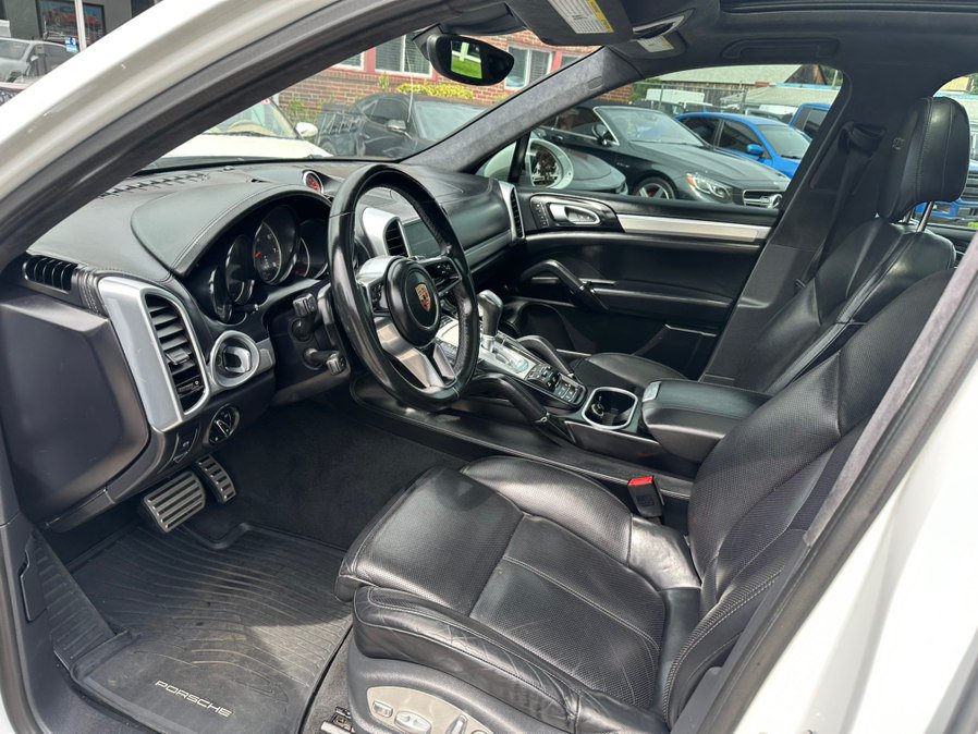 Used 2017 Porsche Cayenne GTS AWD/4WD image 11