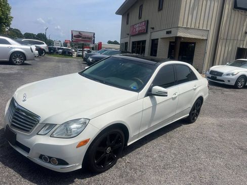 Used 2010 Mercedes-Benz E 350 4MATIC Sedan image 1