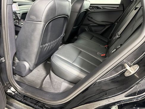 Used 2023 Porsche Macan Turbo image 23
