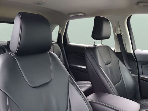 Used 2020 Ford Edge Titanium AWD/4WD image 18
