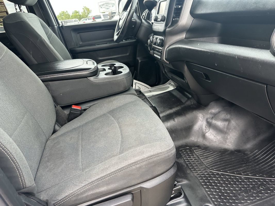 Used 2022 RAM 3500 Tradesman w/ Chrome Appearance Group AWD/4WD image 17