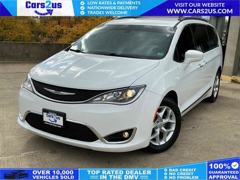 Used 2017 Chrysler Pacifica Touring-L w/ Tire & Wheel Group image 1