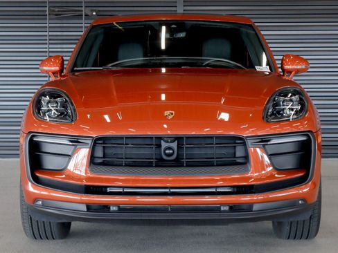 Certified 2024 Porsche Macan w/ Premium Plus Package AWD/4WD image 8