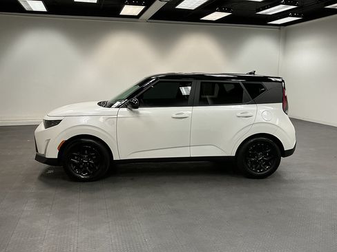 Used 2024 Kia Soul LX w/ Option Group 015 FWD image 2