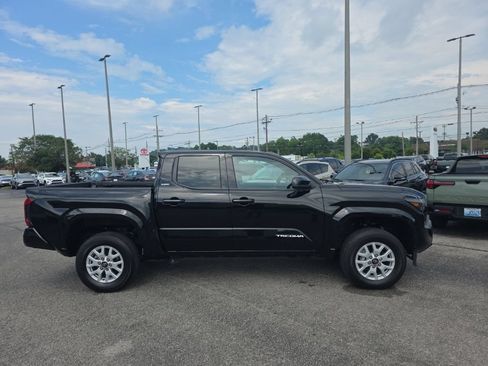 Certified 2025 Toyota Tacoma SR5 AWD/4WD image 3