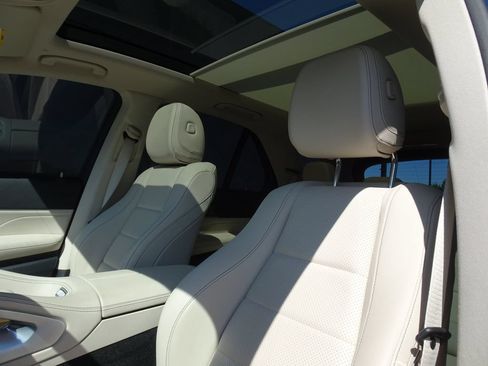 Used 2022 Mercedes-Benz GLE 350 4MATIC w/ Premium Package image 10