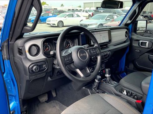 Used 2024 Jeep Gladiator Sport AWD/4WD image 17
