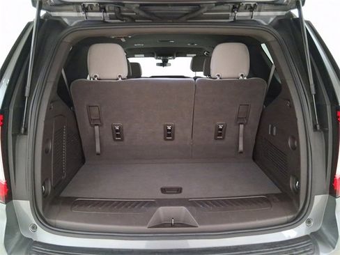 Used 2022 GMC Yukon SLE w/ Gmc Pro Safety Plus Package image 17