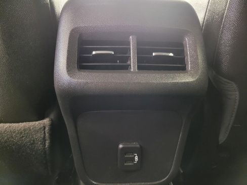 Used 2024 GMC Terrain SLT image 23