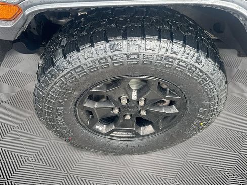 Used 2023 Jeep Wrangler Unlimited w/ Sun & Screen Package AWD/4WD image 33