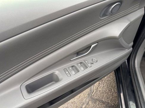 Used 2023 Hyundai Elantra SEL w/ Convenience Package image 15