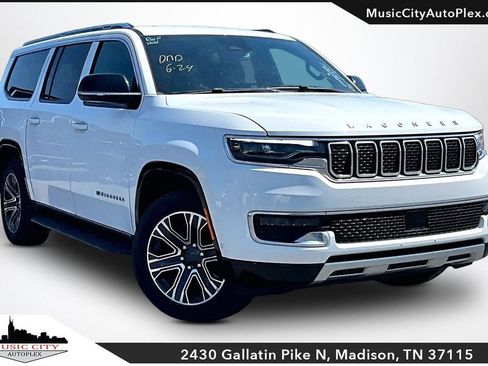 Used 2024 Jeep Wagoneer L Series II w/ Flexible Seating Group AWD/4WD image 1