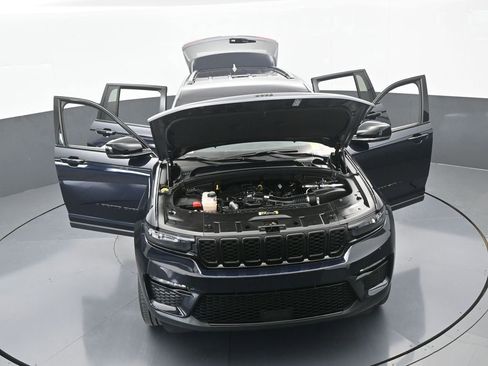 Used 2024 Jeep Grand Cherokee Limited w/ Black Appearance Package image 74