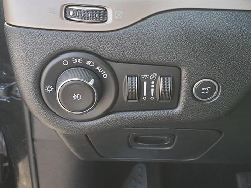 Used 2015 Jeep Cherokee Limited w/ Luxury Group image 21