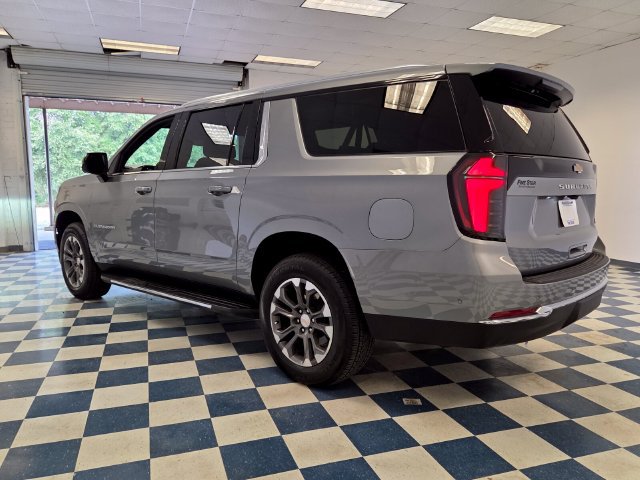 Used 2026 Chevrolet Suburban LS RWD image 5