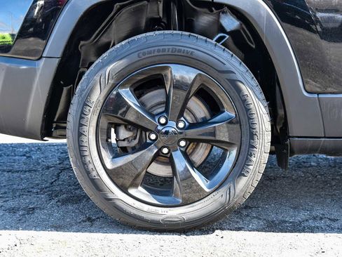 Certified 2019 Jeep Cherokee Latitude Plus image 12