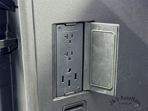 Used 2025 Tesla Cybertruck AWD Crew Cab image 43