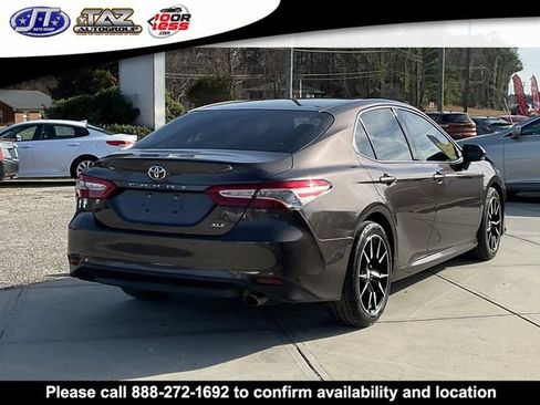 Used 2018 Toyota Camry XLE image 7