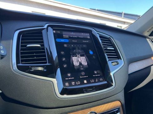Certified 2024 Volvo XC90 B6 Plus w/ Protection Package Premier AWD/4WD image 17