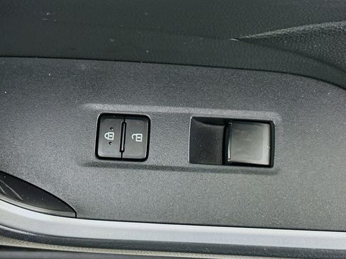 Used 2025 Toyota RAV4 LE AWD/4WD image 28