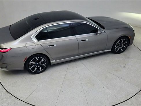 Used 2025 BMW i7 eDrive50 image 86