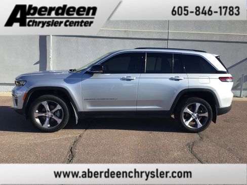 Used 2023 Jeep Grand Cherokee Limited AWD/4WD image 1