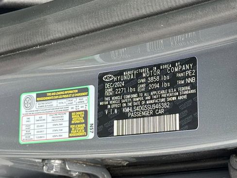 Certified 2025 Hyundai Elantra SEL image 31