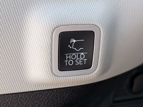 Used 2023 Jeep Grand Cherokee Limited w/ Luxury Tech Group II AWD/4WD image 13