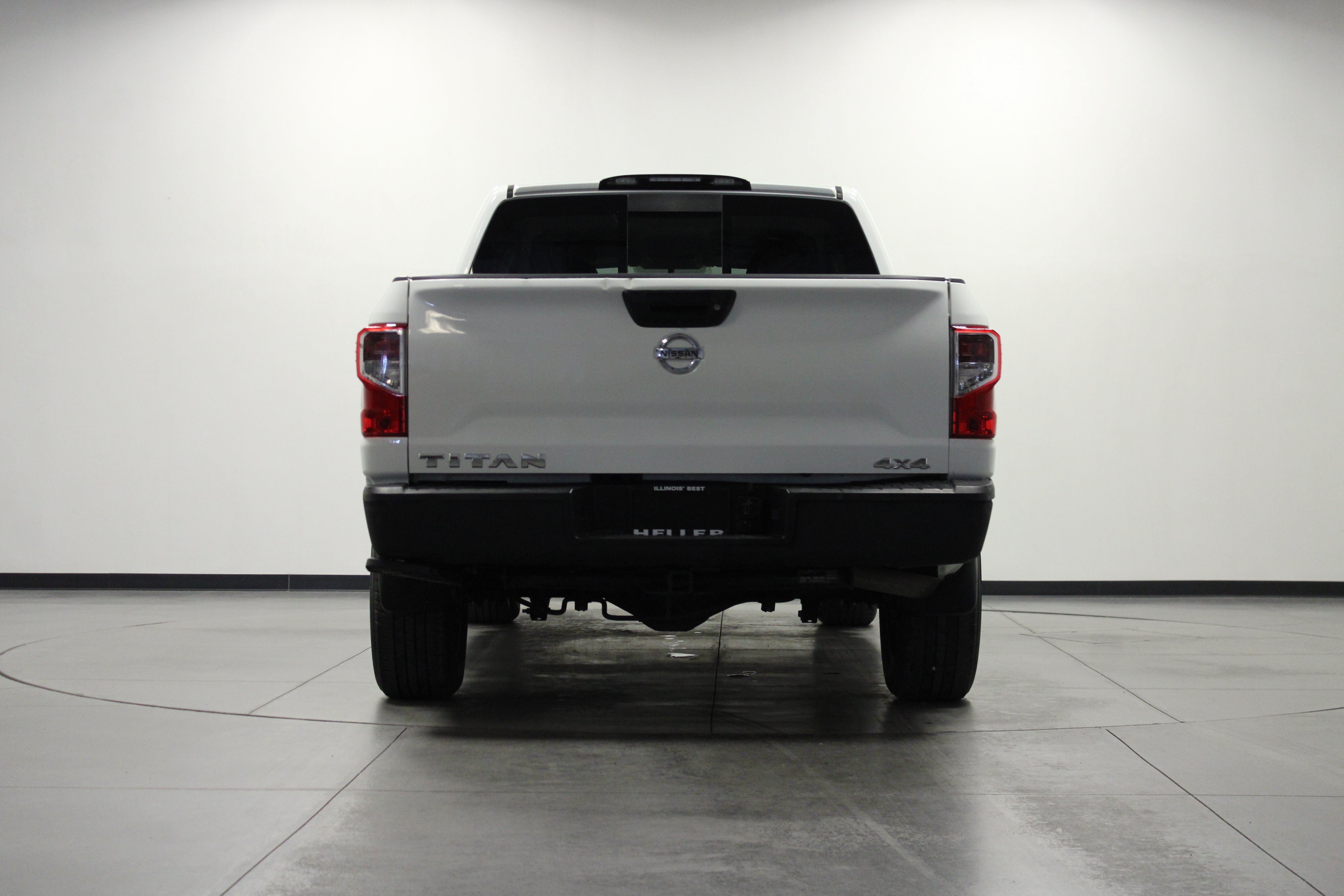 Used 2019 Nissan Titan S AWD/4WD image 5