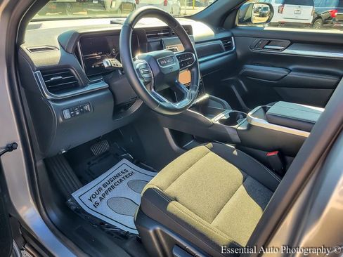 Used 2025 GMC Terrain Elevation w/ Technology Package II image 9