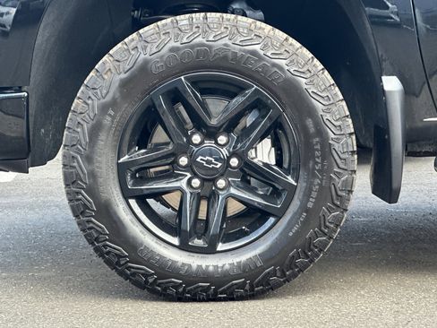 Certified 2025 Chevrolet Silverado 1500 Custom Trail Boss w/ Dark Appearance Package image 25