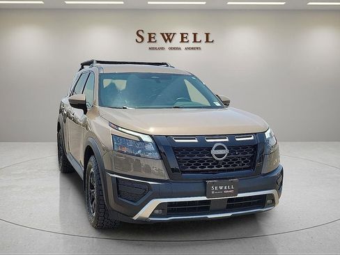 Used 2025 Nissan Pathfinder Rock Creek AWD/4WD image 7