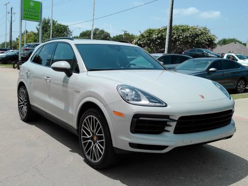 Used 2021 Porsche Cayenne E-Hybrid w/ Premium Package AWD/4WD image 4