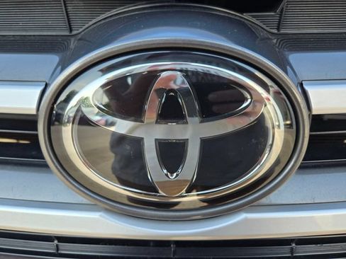 Used 2017 Toyota Highlander XLE AWD/4WD image 22