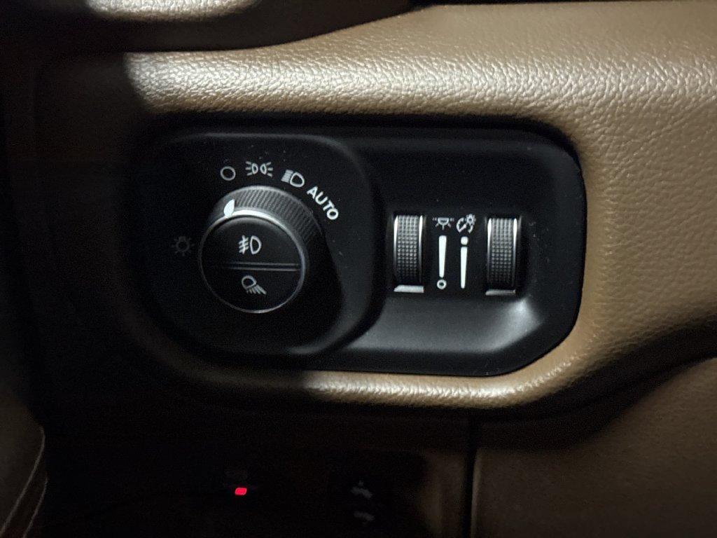 Used 2020 RAM 1500 Laramie AWD/4WD image 18