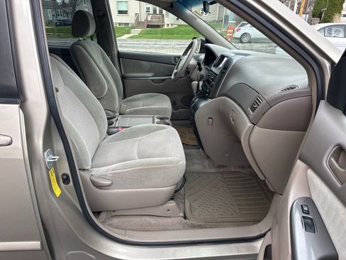 Used 2008 Toyota Sienna CE image 12