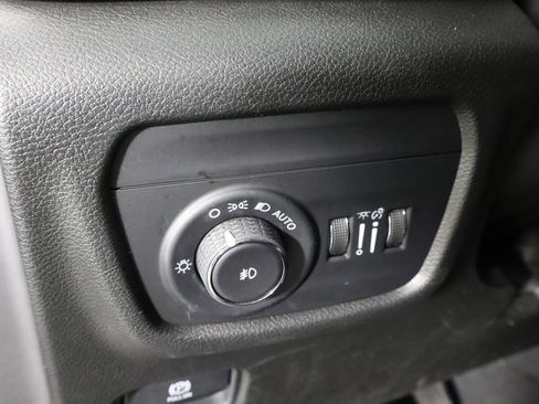 Used 2022 Jeep Grand Cherokee Limited image 23