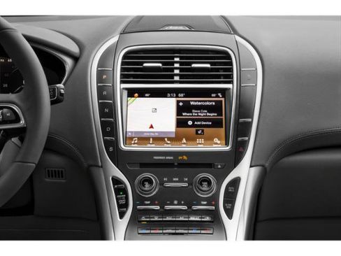 Used 2019 Lincoln Nautilus FWD image 10