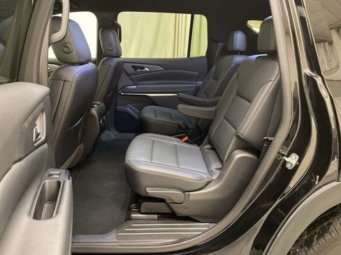 Used 2025 Chevrolet Traverse LT AWD/4WD image 16
