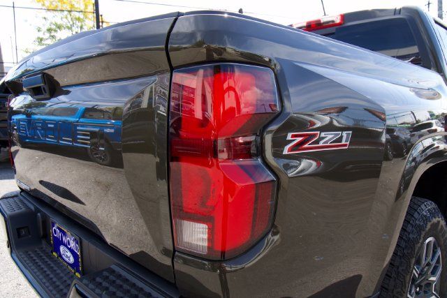 Used 2024 Chevrolet Colorado Z71 w/ Z71 Convenience Package 2 AWD/4WD image 12