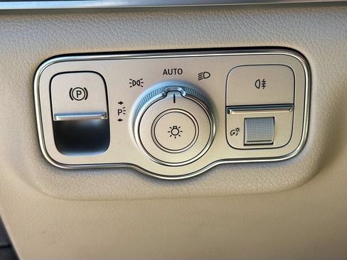 Used 2020 Mercedes-Benz GLE 350 w/ AMG Line Exterior image 34