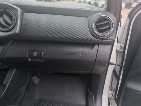 Used 2016 Toyota Tacoma TRD Off-Road image 25