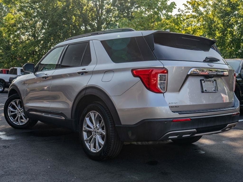 Used 2020 Ford Explorer XLT w/ Equipment Group 202A AWD/4WD image 8