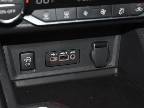 Used 2025 Nissan Sentra SR w/ SR Premium Package FWD image 13