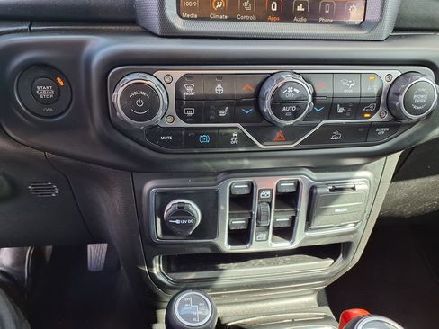 Used 2022 Jeep Wrangler Unlimited Sahara w/ Cold Weather Group AWD/4WD image 31